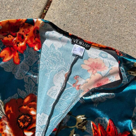 Venus Velvet Floral Blouse - Picture 3 of 4